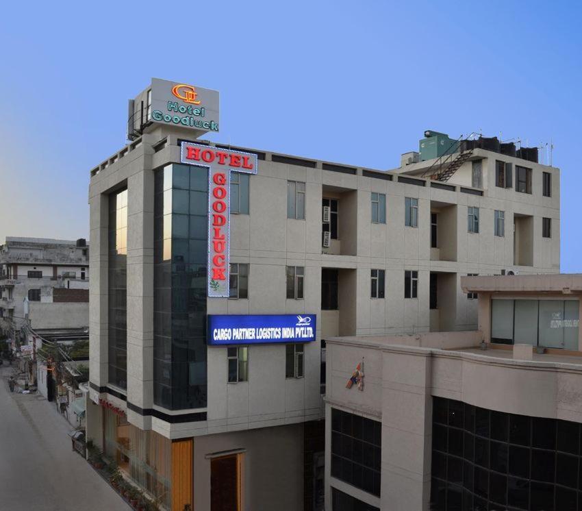 Airport Hotel Goodluck Yeni Delhi Dış mekan fotoğraf